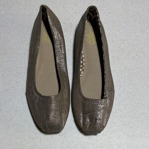 Faded Glory Women’s Shimmery Taupe Ballet Flats Size 7